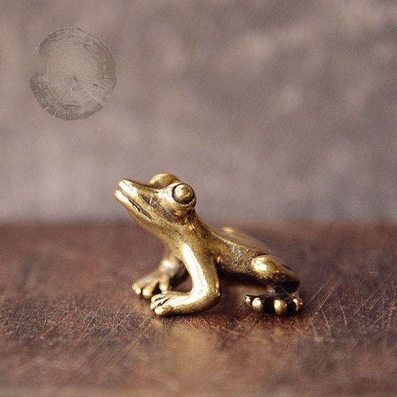 Tiny Crouching Frog Ornament